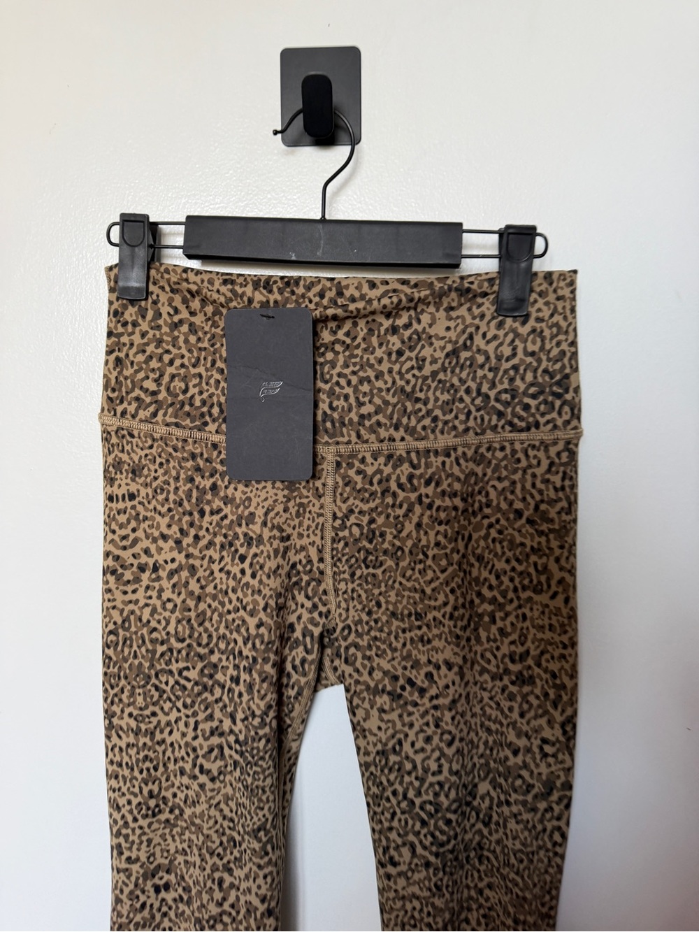 NWT Fabletics DEFINE SPLIT HEM PANT - SHORT - Picture 5 of 8